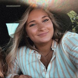 Meet your Posher, Dina